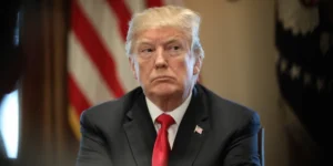 “Nuk dua gabime”/ Trump porosi diplomatëve: Mos u nxitoni për një marrëveshje me Iranin! Hormuzi do rrijë i bllokuar deri…