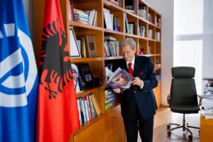 U konfirmua si kryetar i PD, Berisha: Vota e demokratëve dje ishte gracka ku shpirti i mafias u kap si laraska