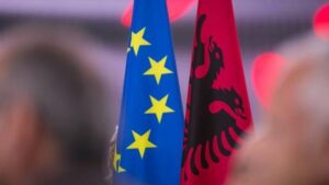 U godit rezidenca e Ambasadorit të Shqipërisë në Ukrainë, reagon delegacioni i BE: Dënojmë me forcë sulmin rus!